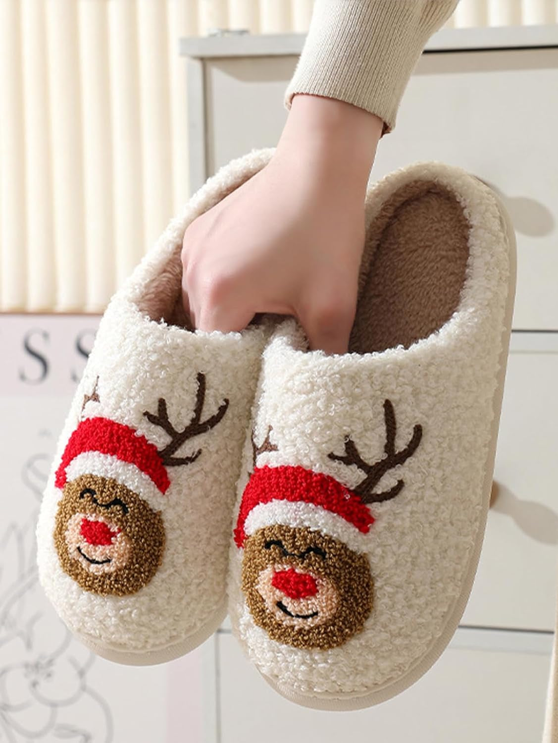 Christmas Slippers Reindeer Slippers for Women and Men Elk Animal Holiday Slipper Cute Xmas Moose Slippers Indoor Bedroom Fluffy Cartoon Warm Fleece Slippers Winter Soft Cozy Home Non-Slip Soft Plush Slip-On Wool Lined House Shoes